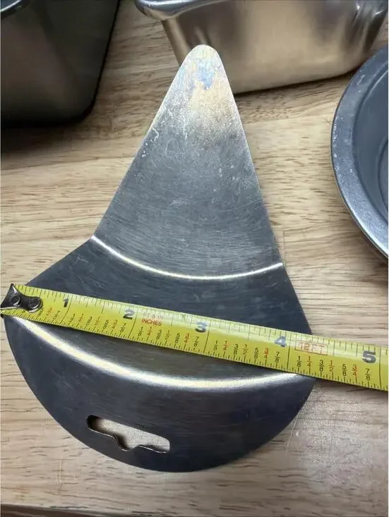 Baking Pans 3 Loaf Pans A Bake And Lift Pie Server & 2 Small 5” Pie Pans - Picture 13 of 15